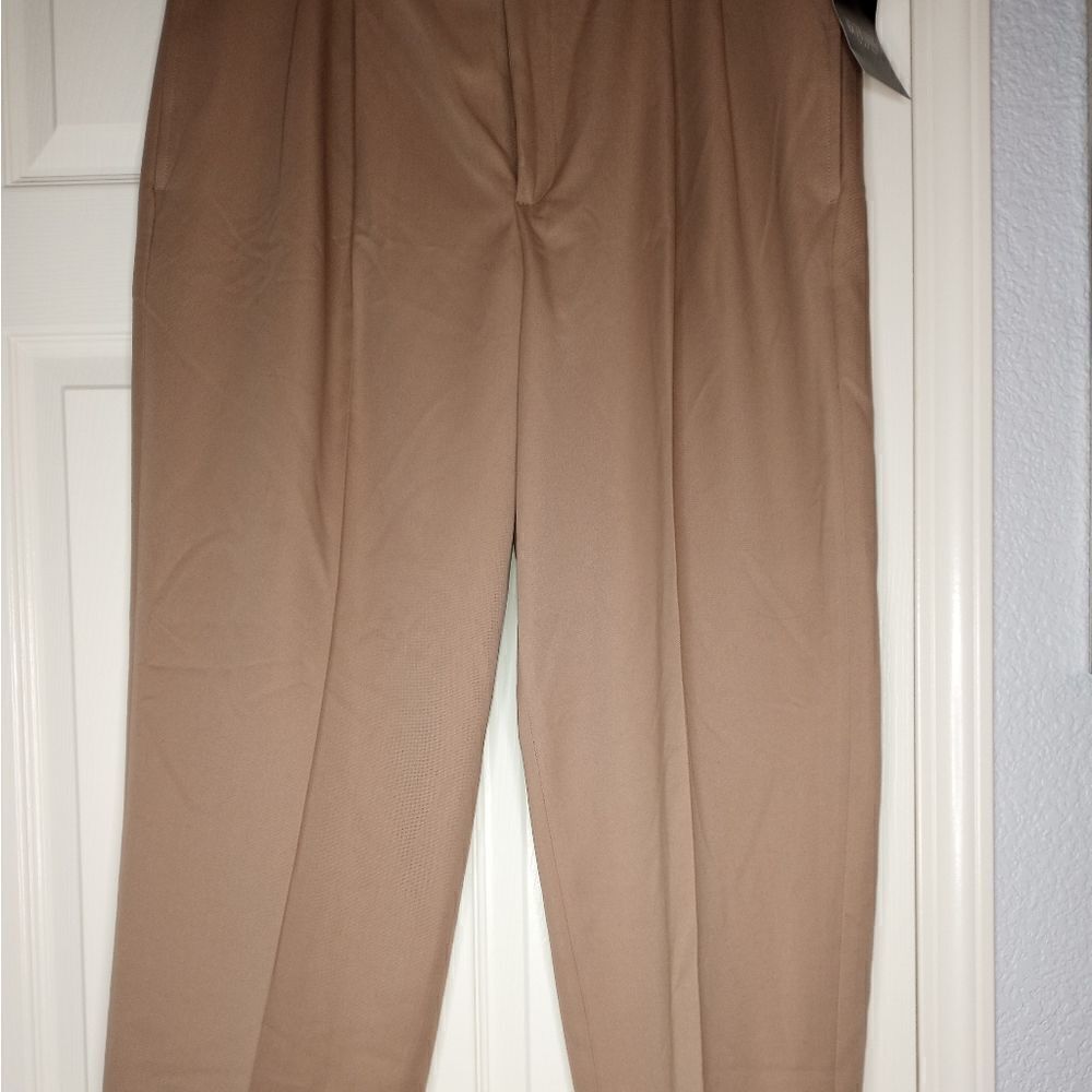 NWT MEN'S BOTANY 500 DRESSCASUAL PANTS SIZE W38 CUFFES BRITISH TAN PLEATED NWT.
